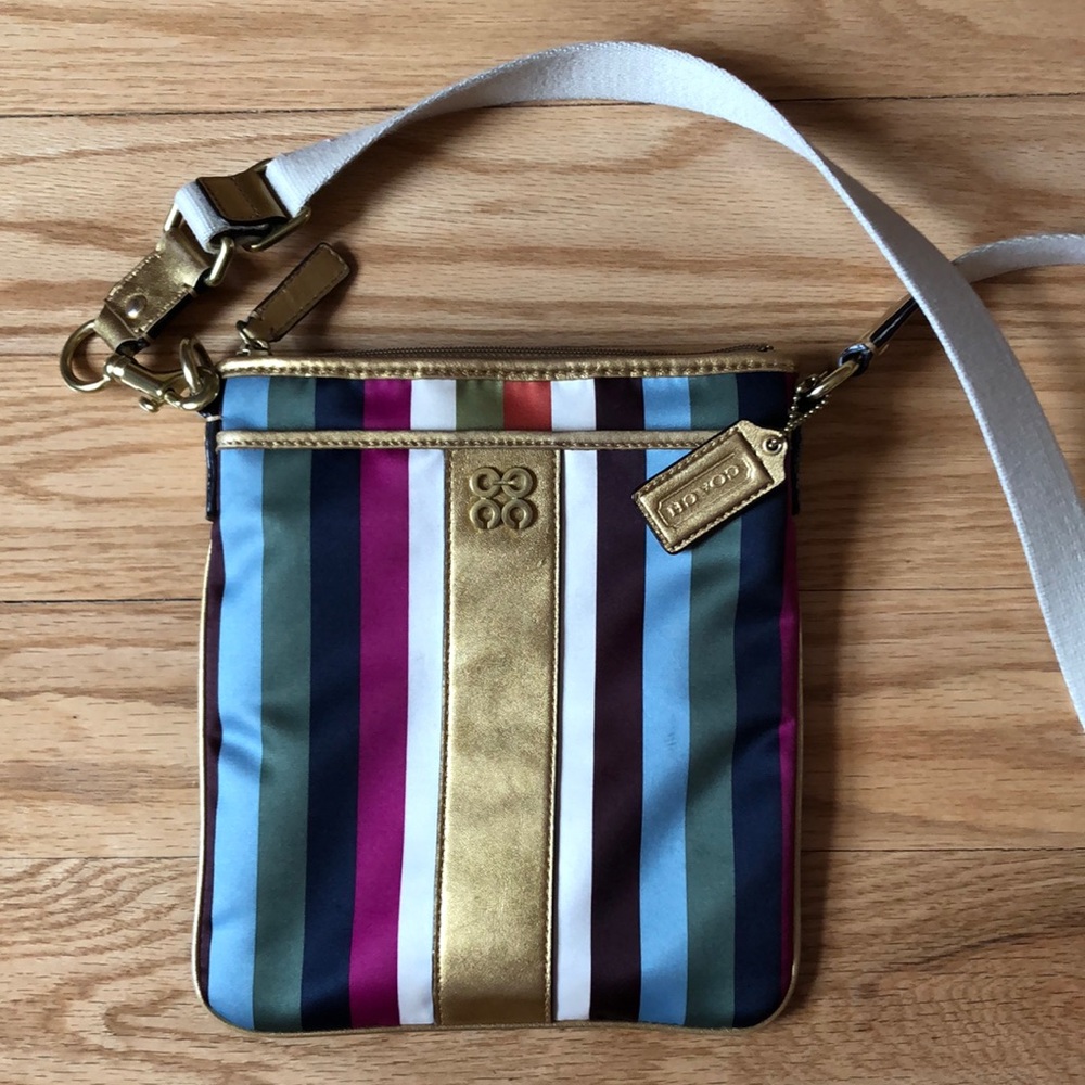 💯 authentic Coach rainbow stripped crossbody bag